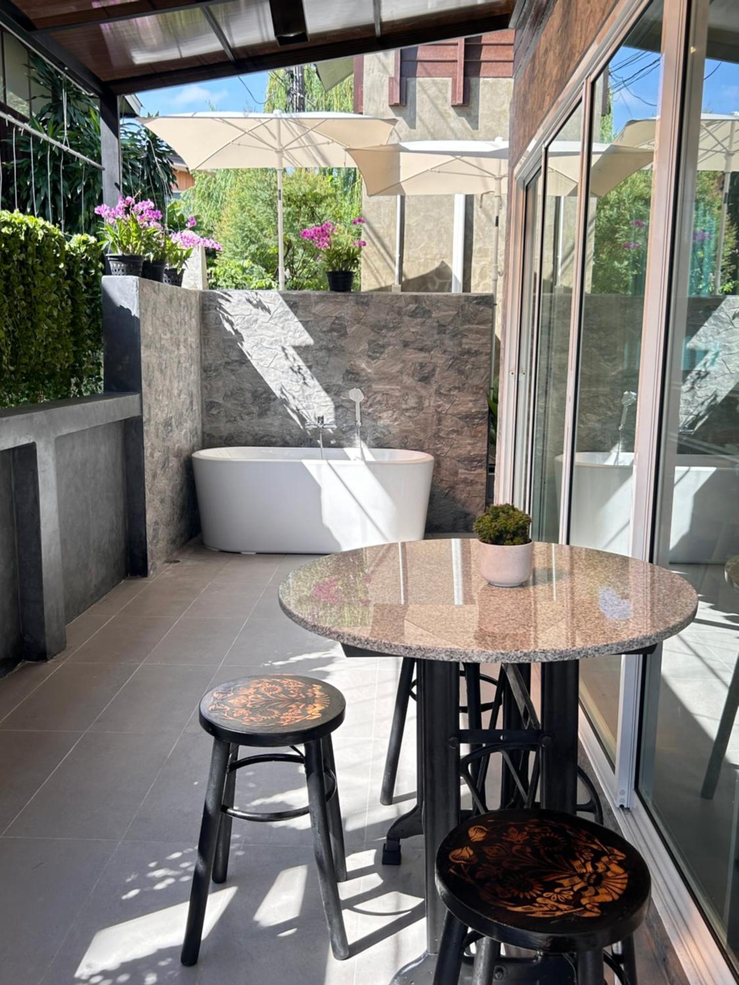 Baan Boon Bed and Breakfast Bangkok Exteriör bild