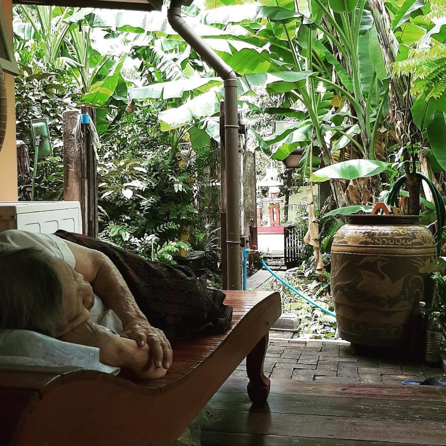 Baan Boon Bed and Breakfast Bangkok Exteriör bild